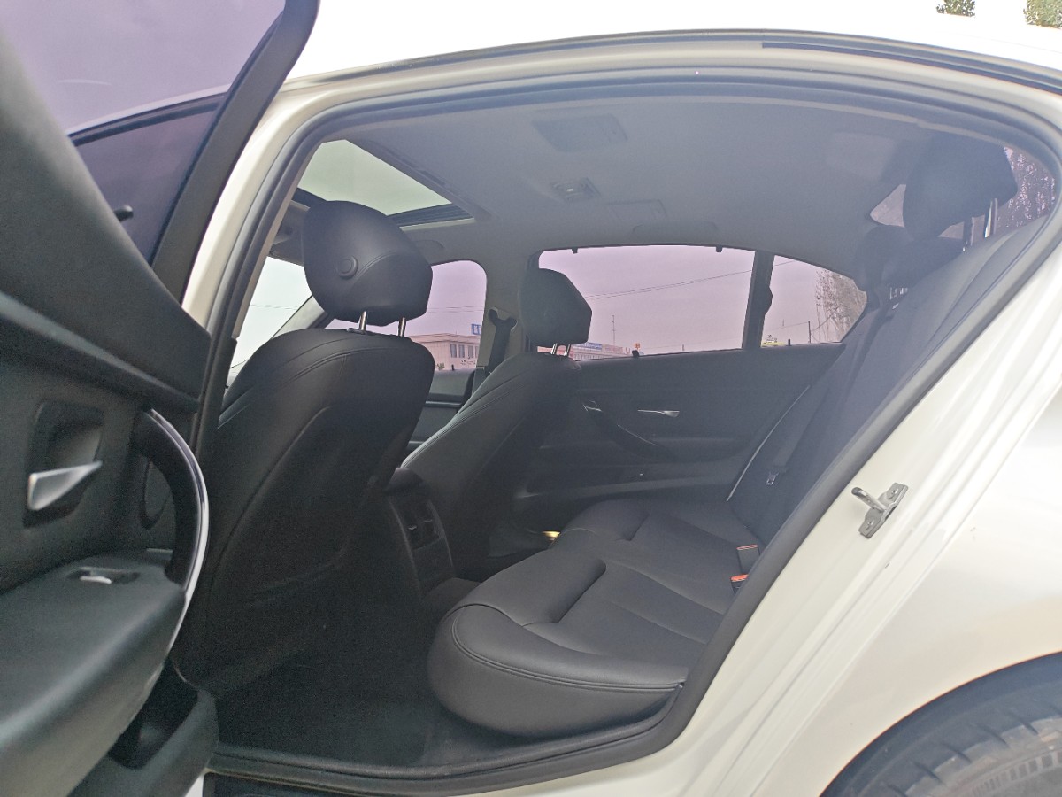 BMW 3 Series 2018 car image #6
