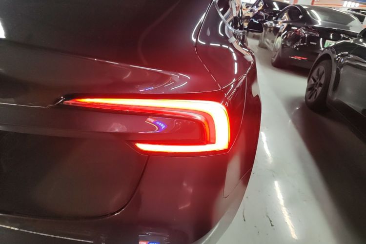 Tesla Model 3 2024 car image #8