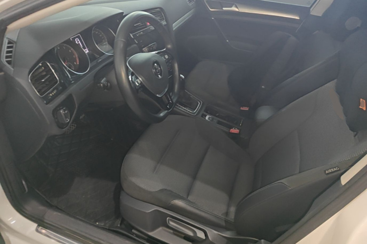 Volkswagen Golf 2020 car image #15