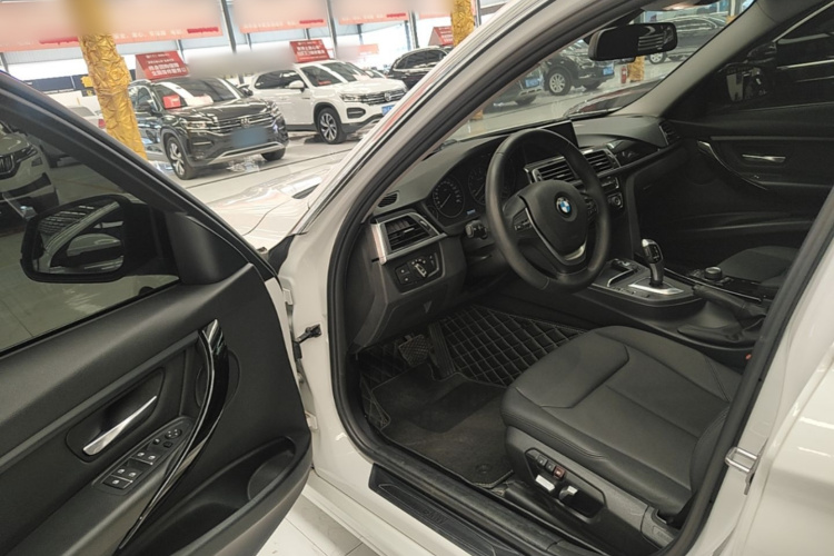 BMW 3 Series 2017 #16 BMW 3 Series 2017 car image #16
