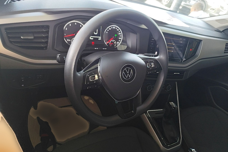 Volkswagen Polo 2021 car image #11