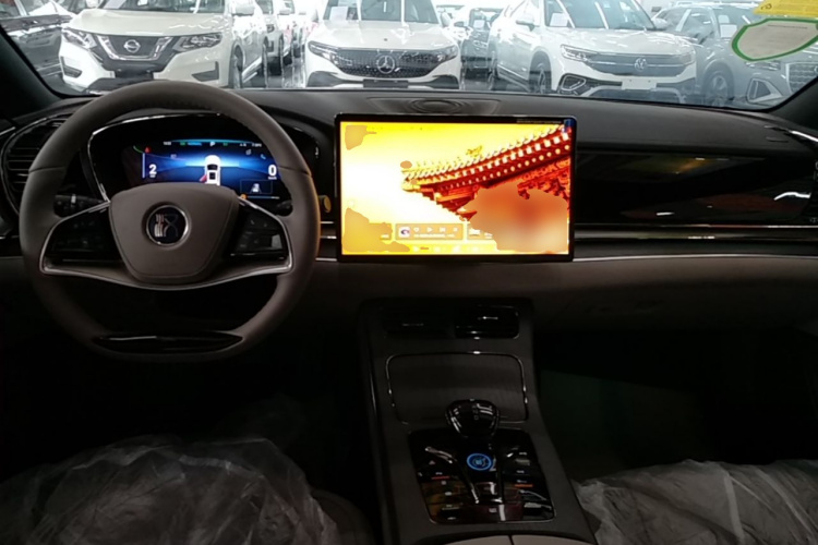 BYD Han 2024 car image #11