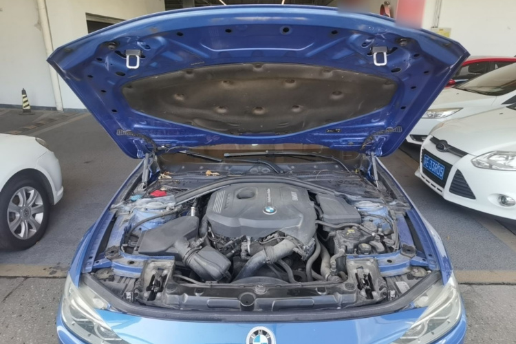 BMW 3 Series 2018 car image #20