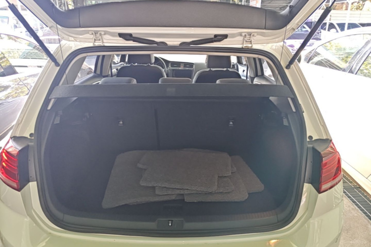 Volkswagen Golf 2019 car image #27