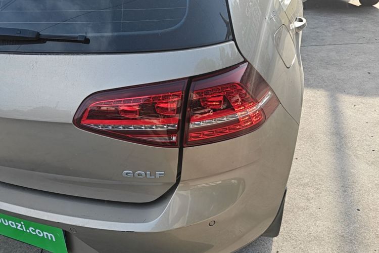 Volkswagen Golf 2017 car image #8