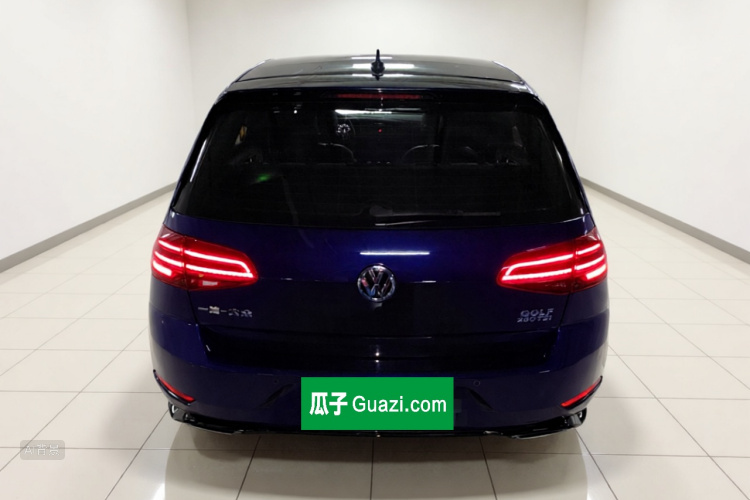 Volkswagen Golf 2020 car image #6