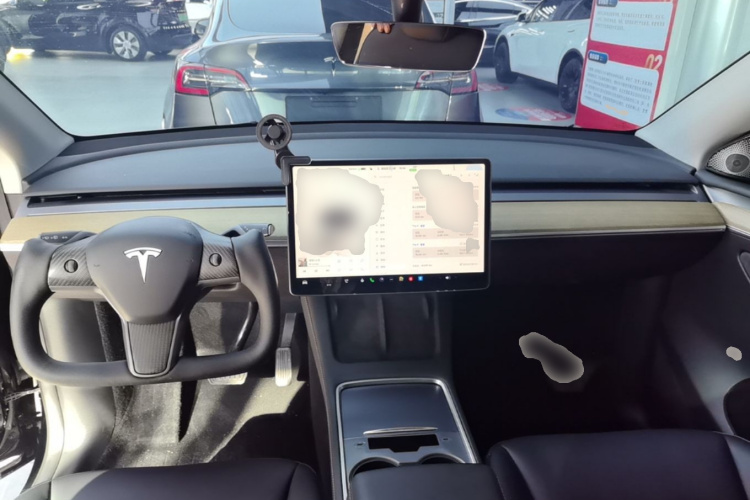 Tesla Model Y 2023 #10 Tesla Model Y 2023 car image #10