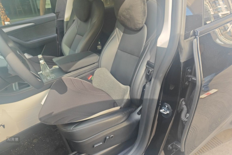Tesla Model Y 2023 immagine di auto #17