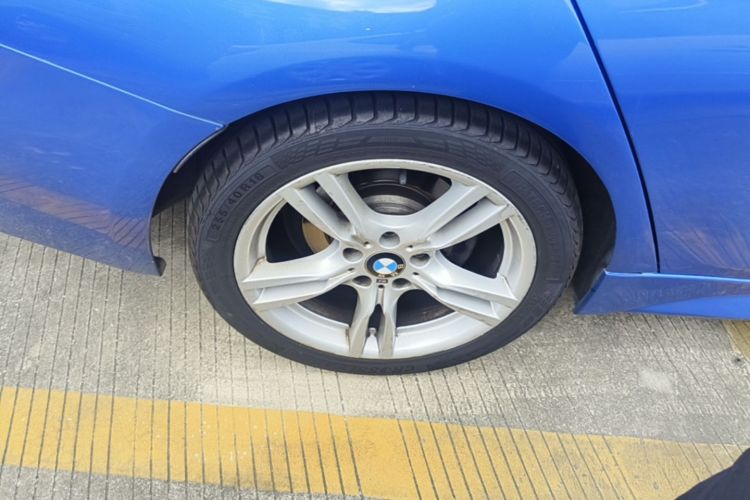 BMW 3 Series 2018 car image #10