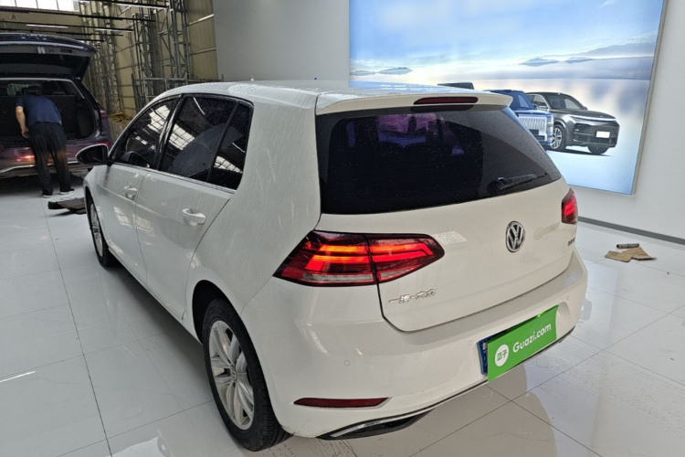 Volkswagen Golf 2018 car image #7