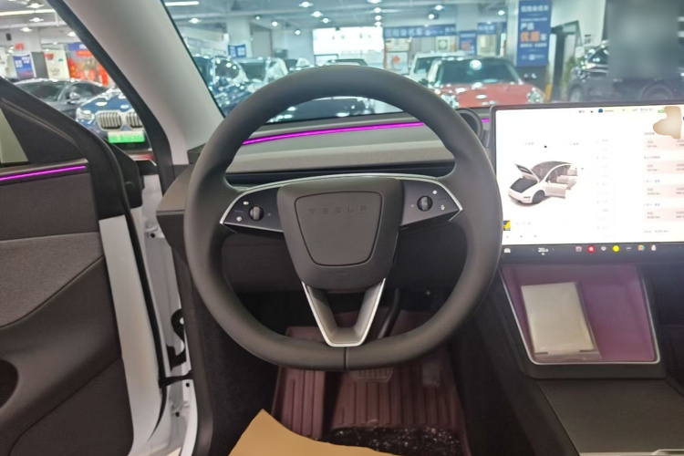 Tesla Model Y 2025 #11 Tesla Model Y 2025 car image #11