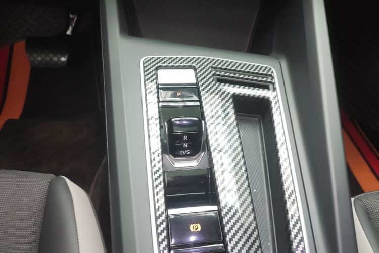 Volkswagen Golf 2022 car image #14