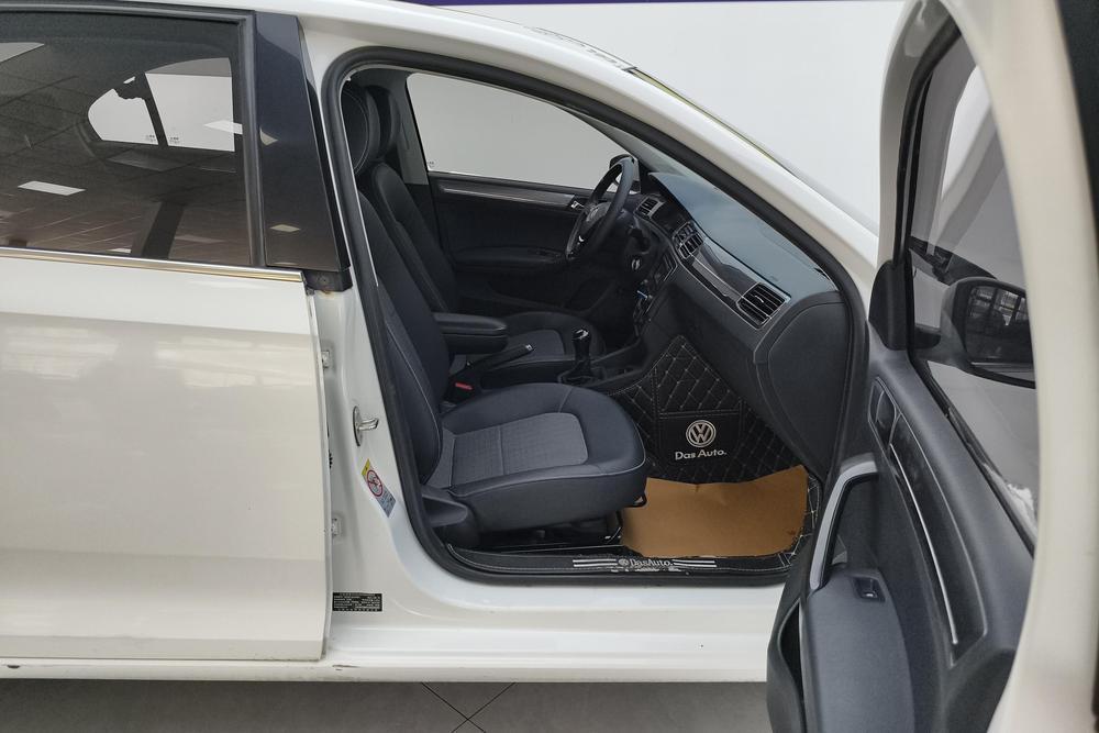 Volkswagen Santana 2017 car image #16