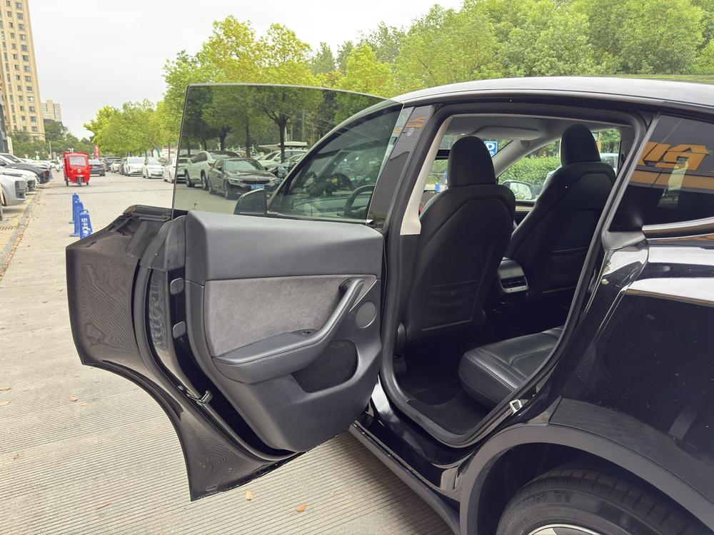 Tesla Model Y 2022 #12 Tesla Model Y 2022 car image #12