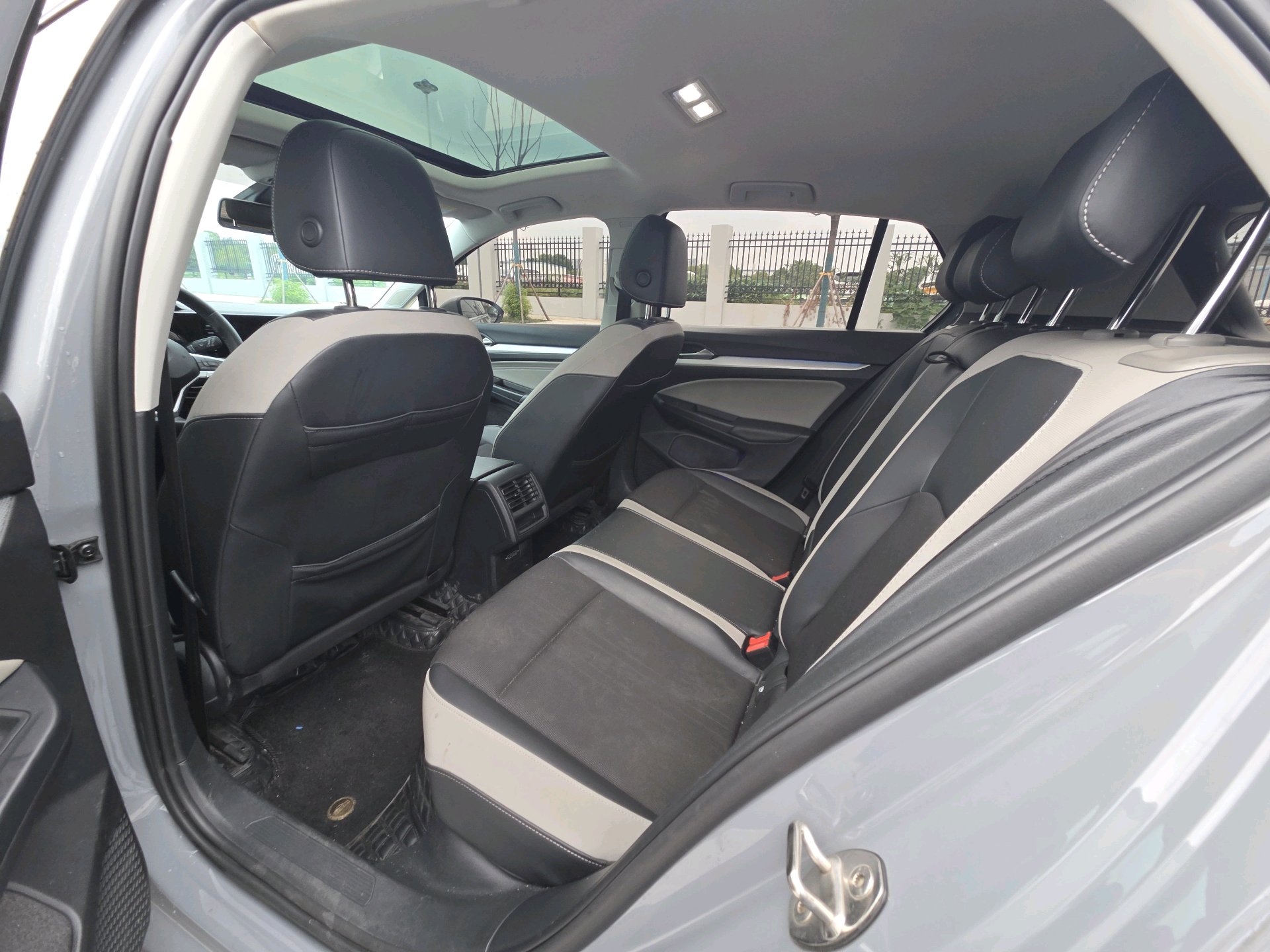 Volkswagen Golf 2022 car image #9