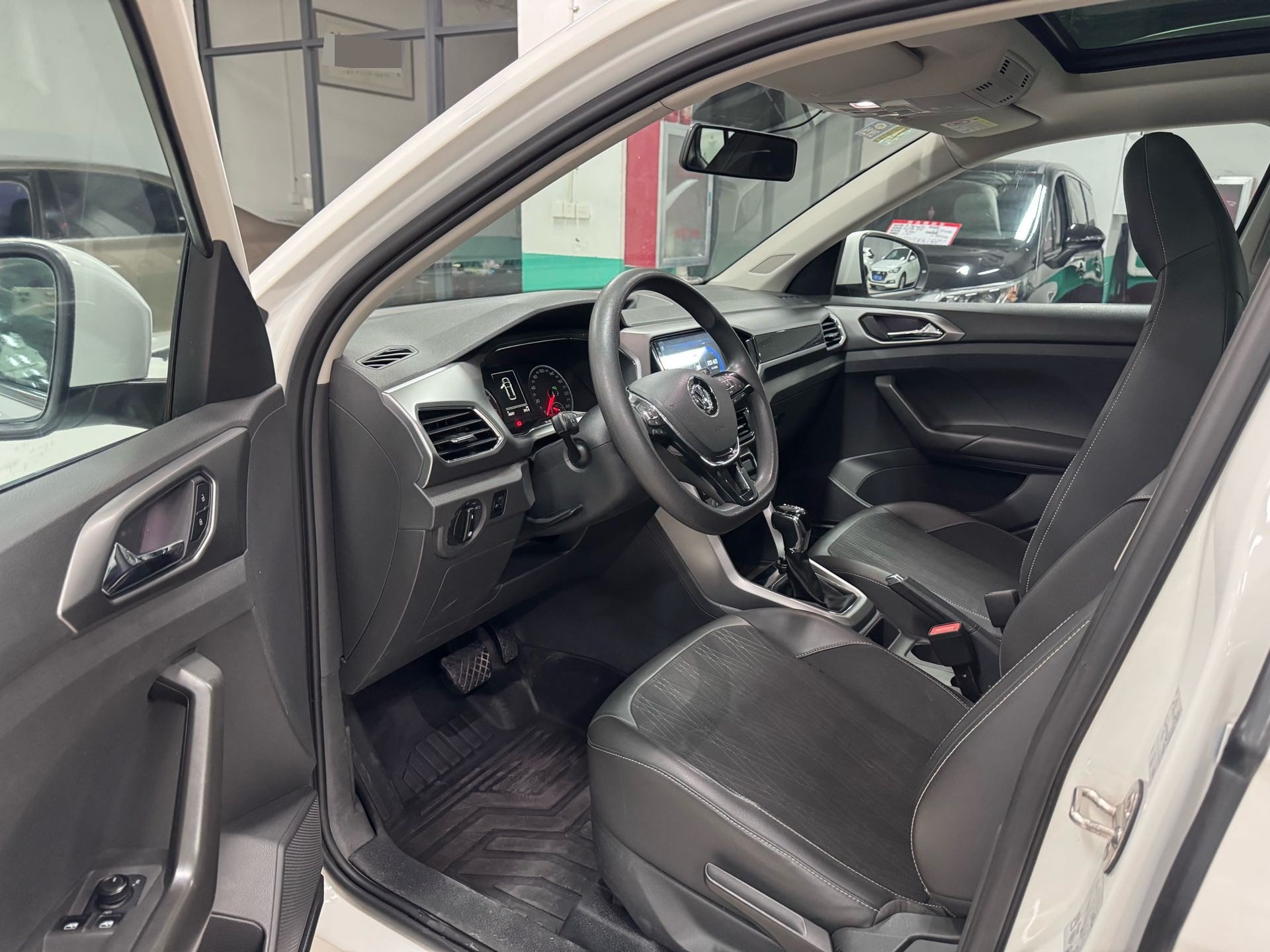 Volkswagen T-Cross 2020 car image #8
