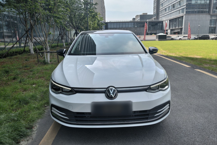 Volkswagen Golf 2022 car image #3