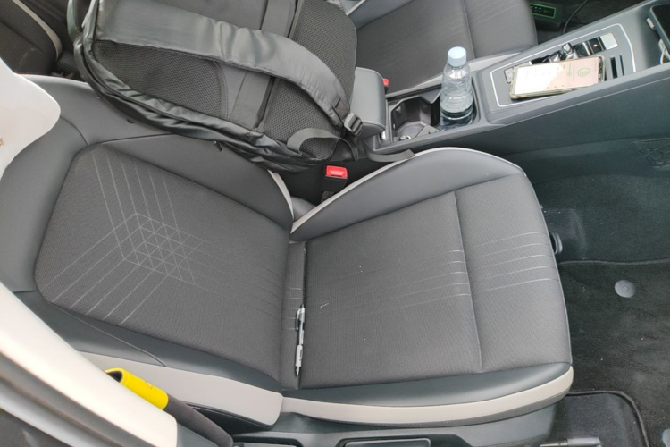 Volkswagen Golf 2021 car image #24