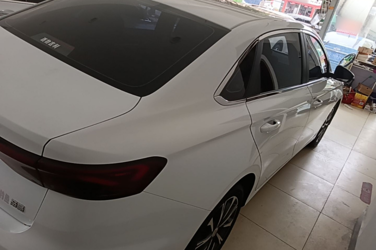 GEELY Emgrand 2024 car image #7