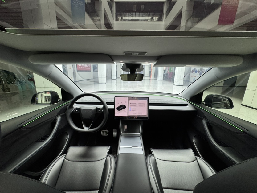 Tesla Model Y 2025 car image #15