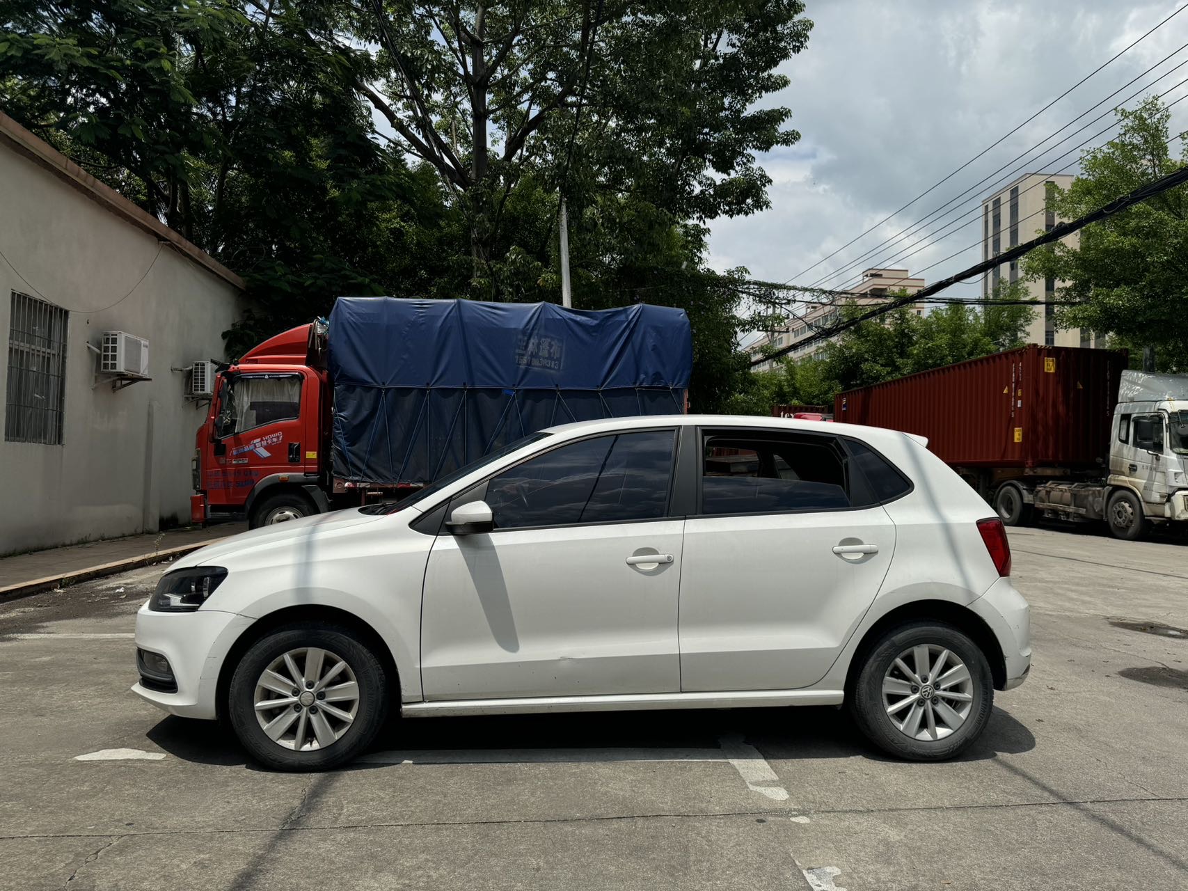 Volkswagen Polo 2016 car image #9