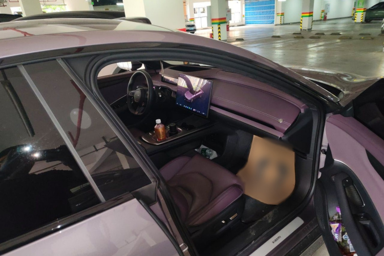 MI SU7 2024 immagine di auto #27
