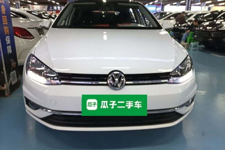 Volkswagen Golf 2019 car image #3