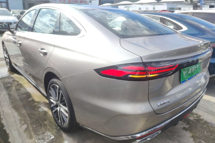 GEELY Emgrand 2025 #5 GEELY Emgrand 2025 car image #5