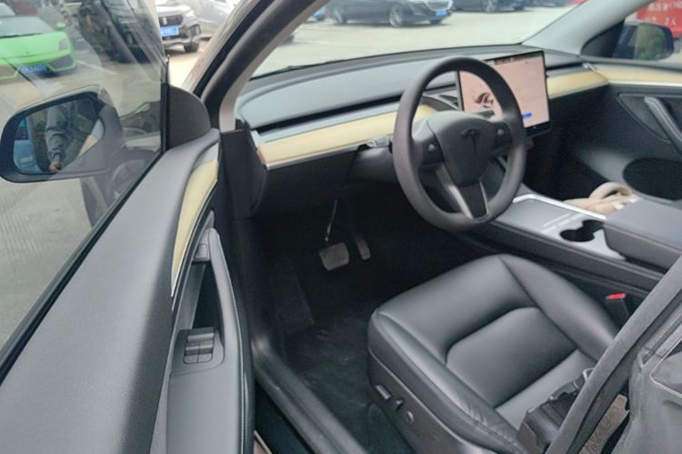 Tesla Model Y 2023 #16 Tesla Model Y 2023 car image #16