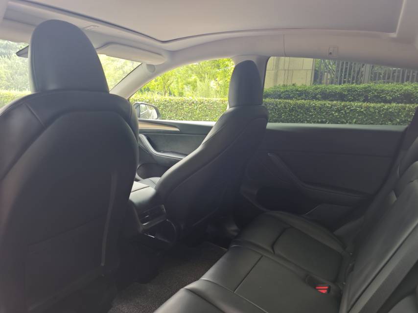 Tesla Model Y 2023 car image #5