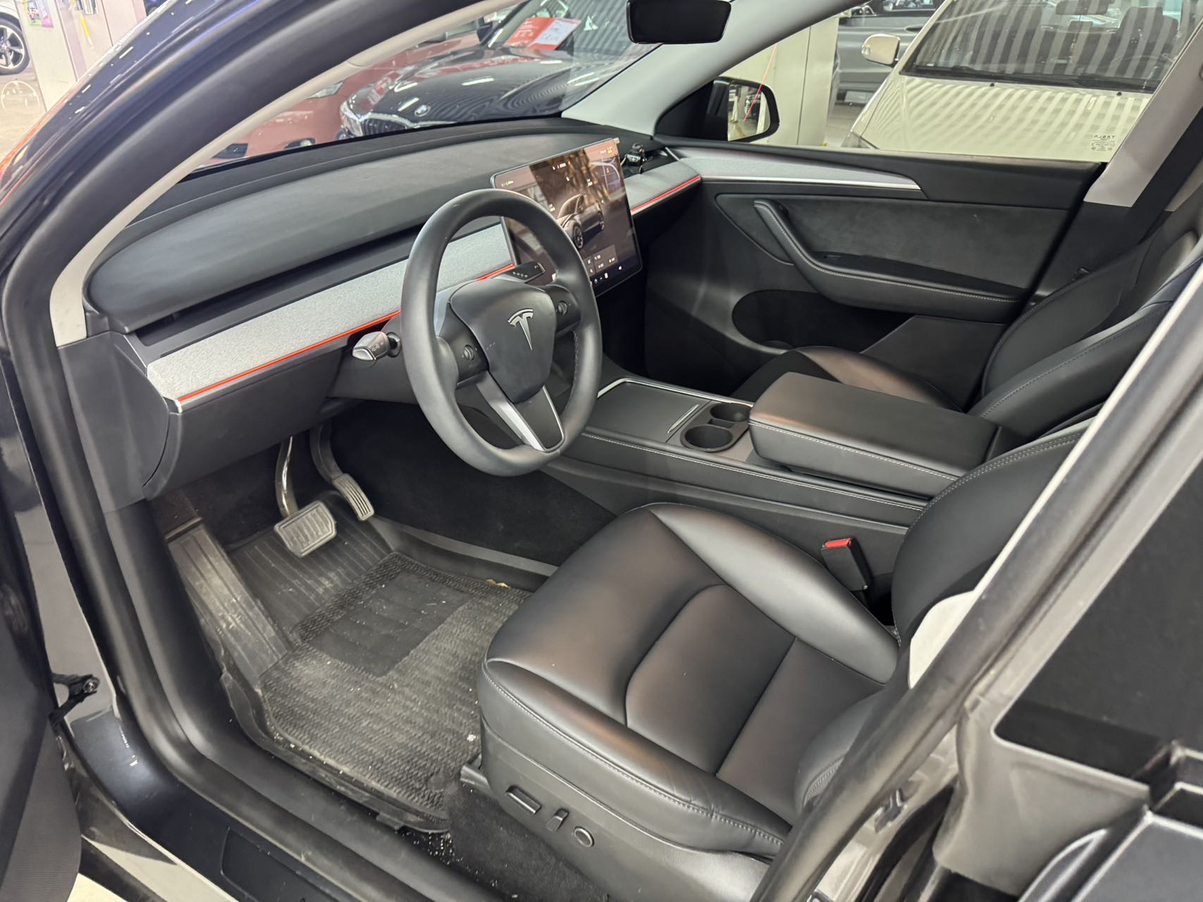 Tesla Model Y 2024 car image #3