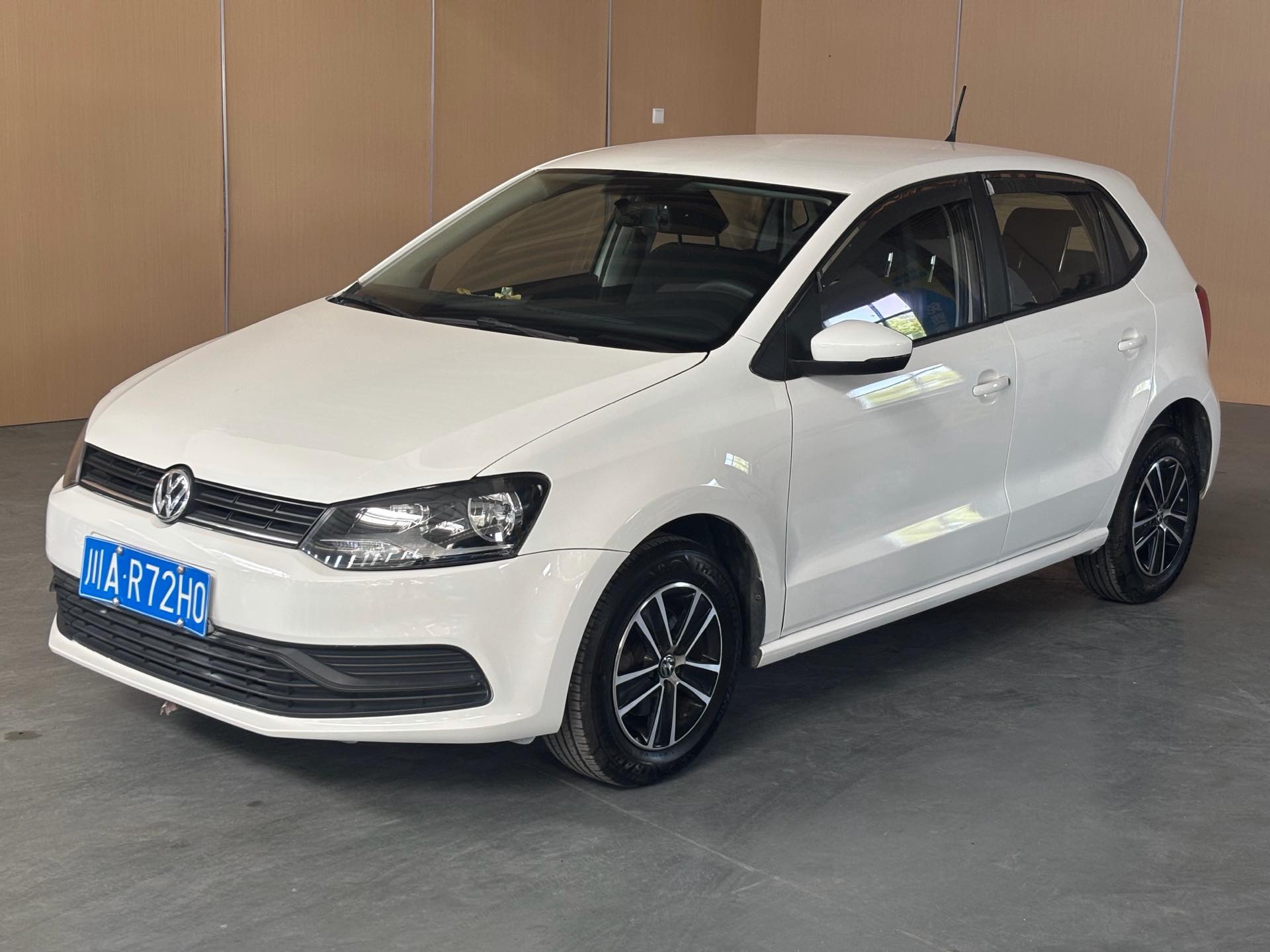 Volkswagen Polo 2015 Volkswagen Polo 2015 car image