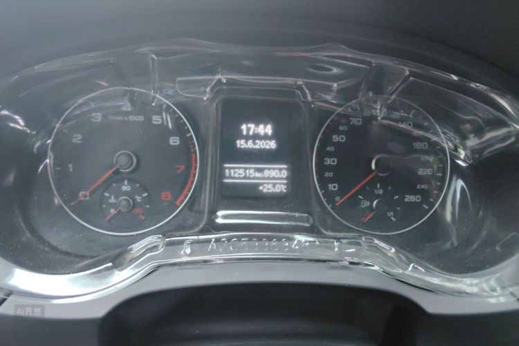 Audi Q3 2016 car image #13
