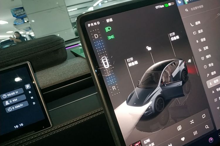 Tesla Model Y 2025 #18 Tesla Model Y 2025 car image #18