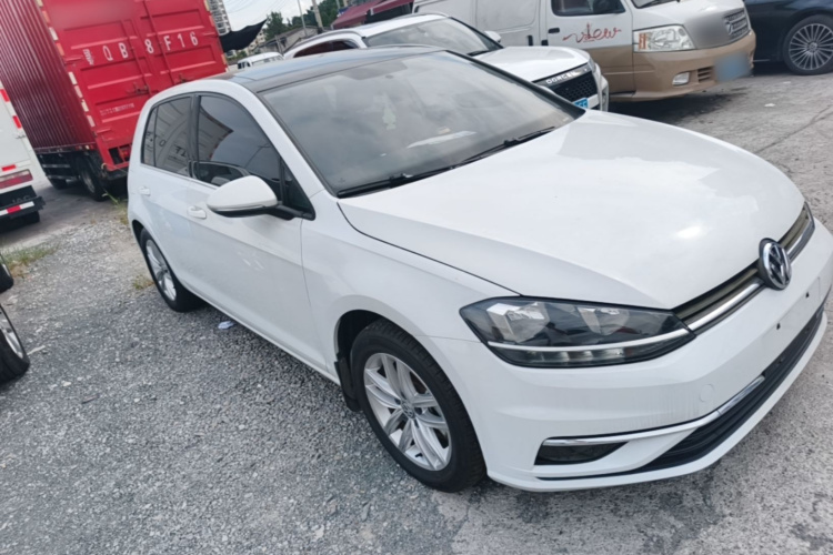 Volkswagen Golf 2018 car image #4