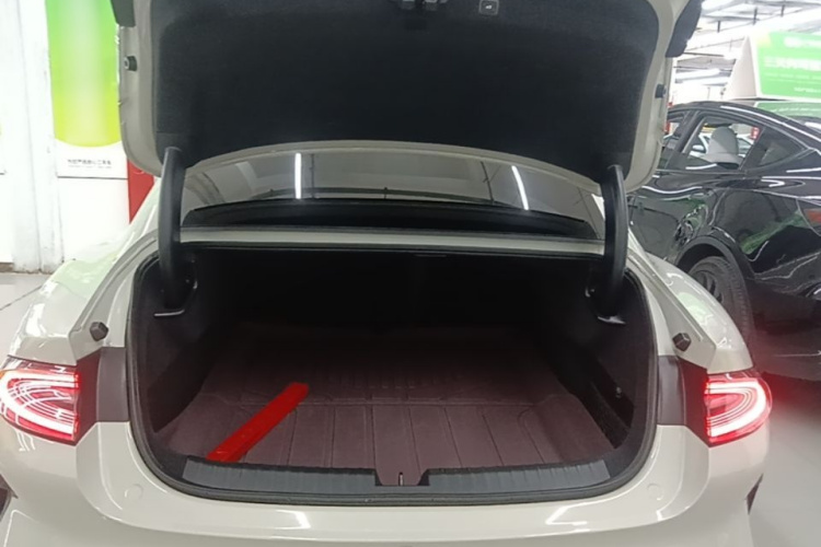 MI SU7 2024 immagine di auto #19