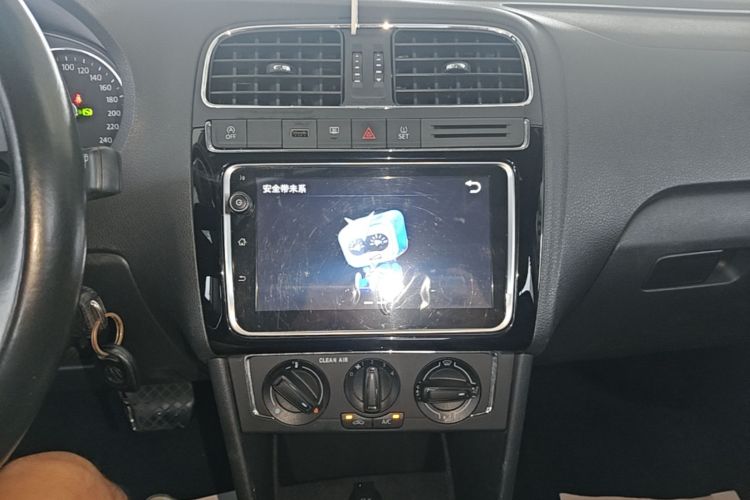 Volkswagen Polo 2018 car image #13
