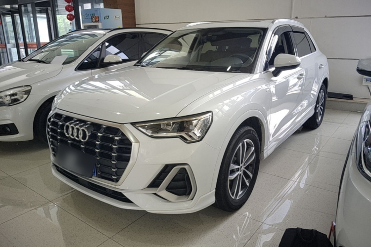 Audi Q3 2021 car image #2