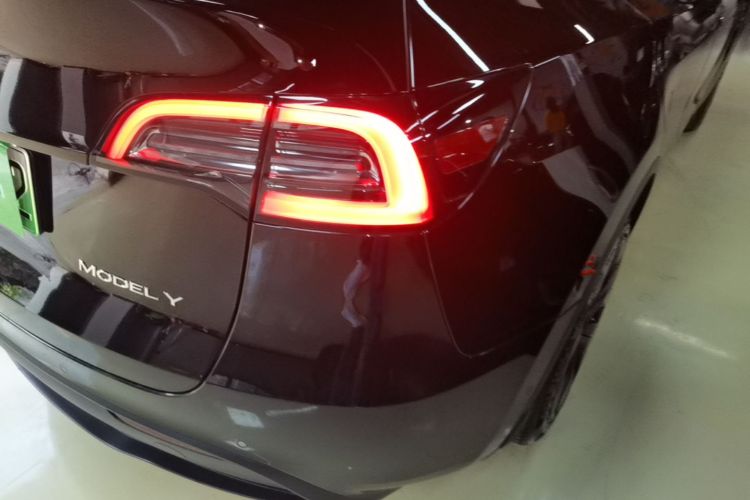 Tesla Model Y 2024 #8 Tesla Model Y 2024 car image #8
