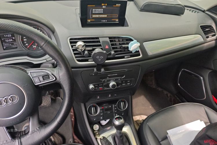 Audi Q3 2018 car image #15