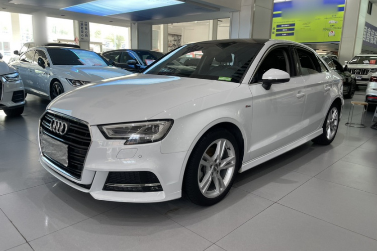 Audi A3 2019 car image #2