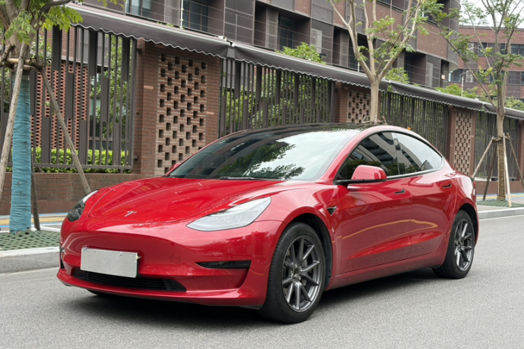 Tesla Model 3 2021 car image #2