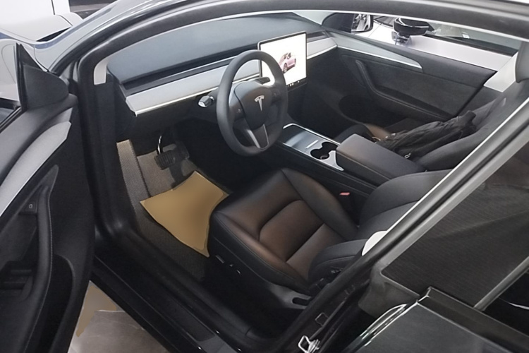 Tesla Model Y 2024 #16 Tesla Model Y 2024 car image #16