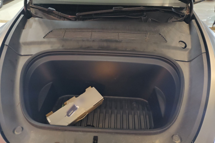 Tesla Model Y 2023 car image #20