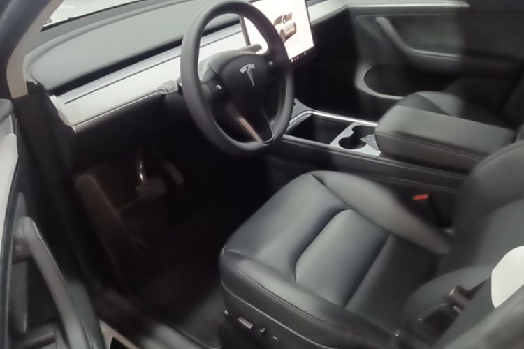 Tesla Model Y 2024 #16 Tesla Model Y 2024 car image #16