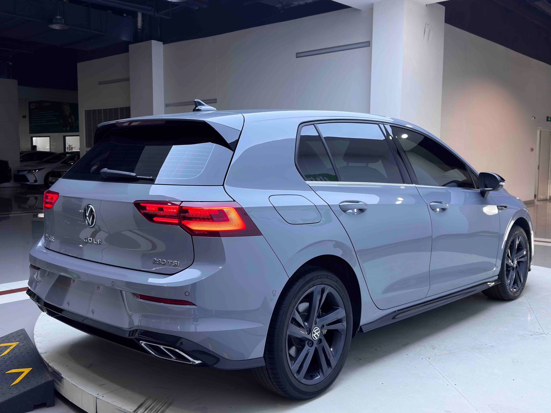 2023 car image #3