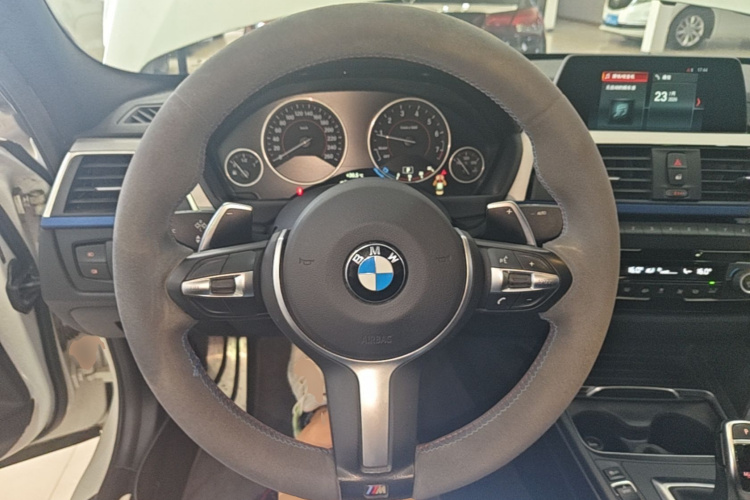 BMW 3 Series 2018 car image #11