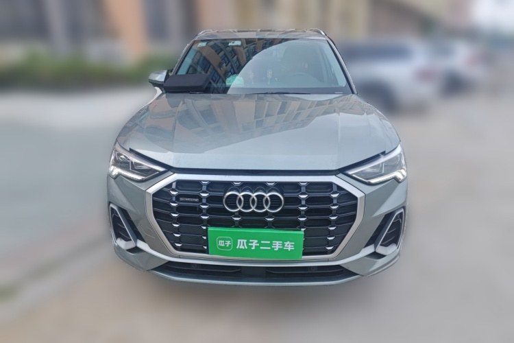 Audi Q3 2021 car image #3