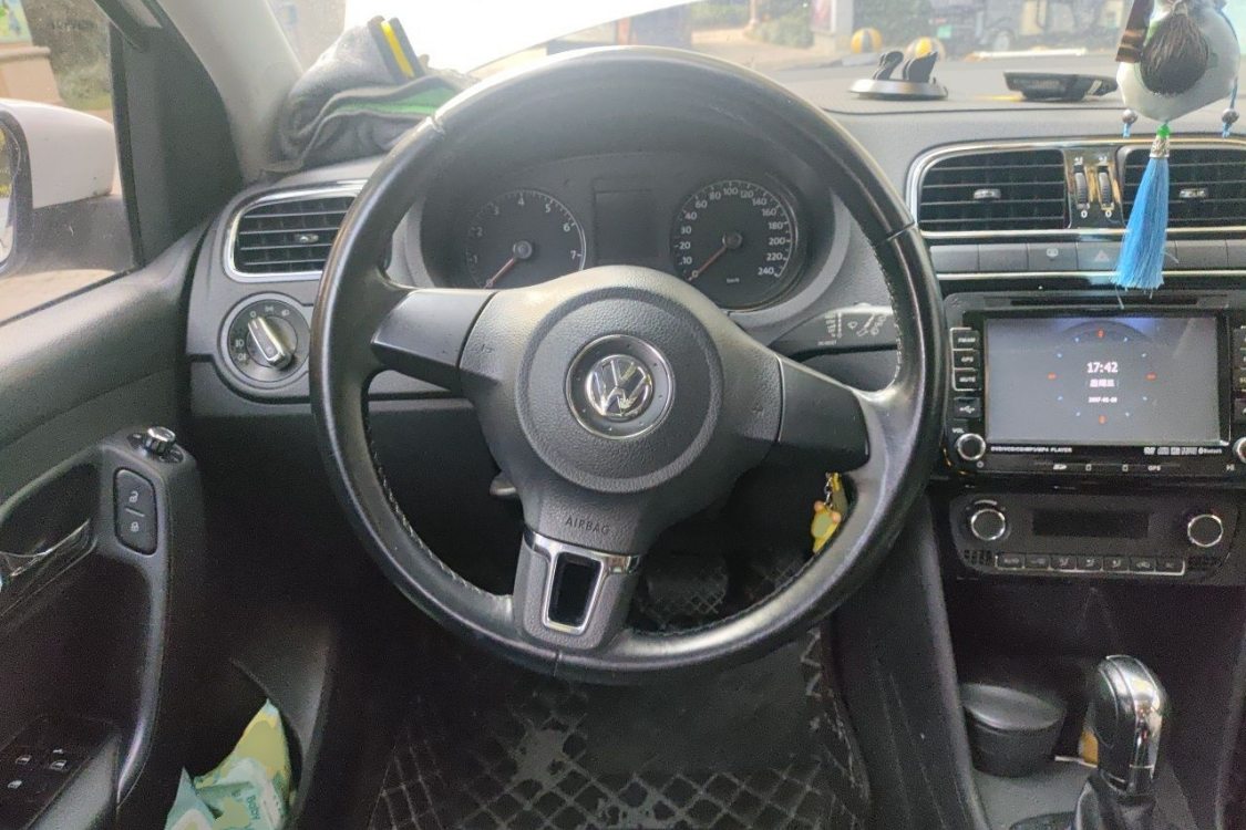 Volkswagen Polo 2012 car image #22