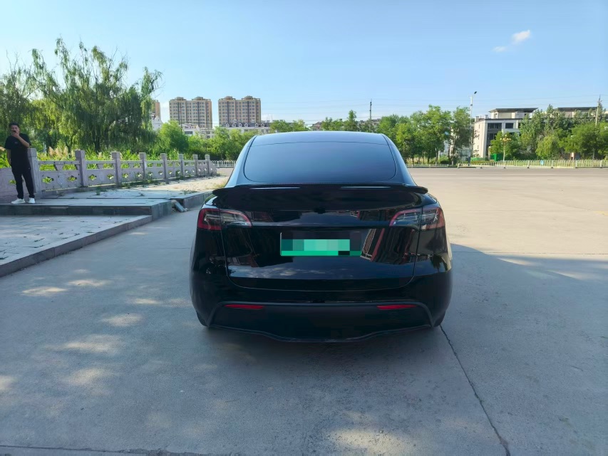 Tesla Model Y 2023 car image #5